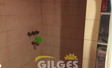 Venta de CHalet 5 Amb. en 2 Ptas. S/L 8.66x25M²,   en Ramos Mejia - Muy Buen Estado