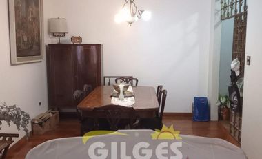 Venta de CHalet 5 Amb. en 2 Ptas. S/L 8.66x25M²,   en Ramos Mejia - Muy Buen Estado