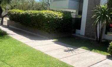 Casa en Dalvian 300 m2