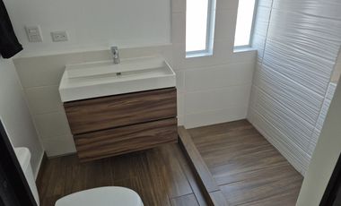 SOLO 1 A ESTE PRECIO QUE NO TE LA GANEN, MODERNA CASA EN COTO TERRALTA.