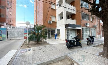 Amplio Dpto de 1 dormitorio con cochera! CENTRO!