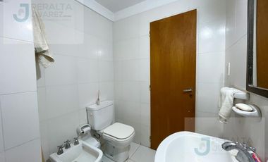 Amplio Dpto de 1 dormitorio con cochera! CENTRO!