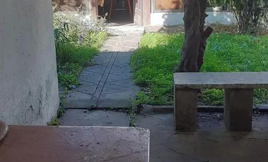 Casa en venta - 3 Dormitorios 2 Baños - Cochera - 223Mts2 - Quilmes