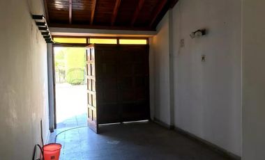 Casa en venta - 3 Dormitorios 2 Baños - Cochera - 223Mts2 - Quilmes