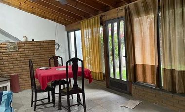 Casa en venta - 3 Dormitorios 2 Baños - Cochera - 223Mts2 - Quilmes