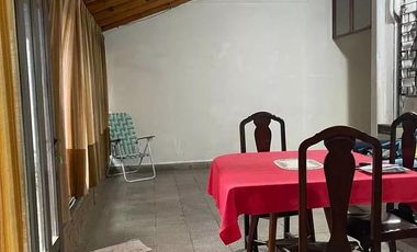 Casa en venta - 3 Dormitorios 2 Baños - Cochera - 223Mts2 - Quilmes