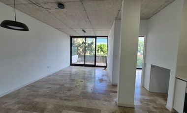 Lindísimo departamento en piso 3ro. amplio 2 ambientes con balcón aterrazado y cochera