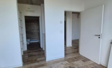 Lindísimo departamento en piso 3ro. amplio 2 ambientes con balcón aterrazado y cochera
