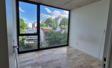 Lindísimo departamento en piso 3ro. amplio 2 ambientes con balcón aterrazado y cochera