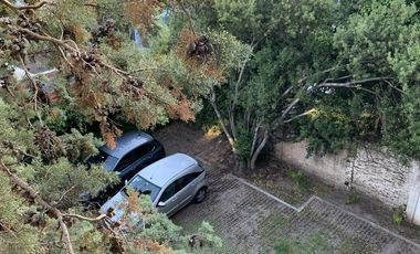 Lindísimo departamento en piso 3ro. amplio 2 ambientes con balcón aterrazado y cochera