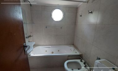 Impecable 3 ambientes en alquiler con cochera y baulera  en Quilmes centro