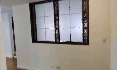 Venta / Arriendo apto en la 93