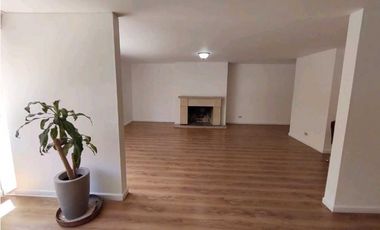 Venta / Arriendo apto en la 93