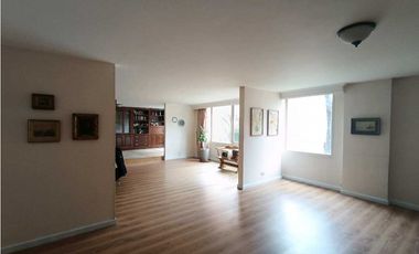Venta / Arriendo apto en la 93