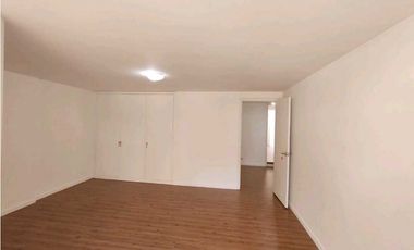 Venta / Arriendo apto en la 93