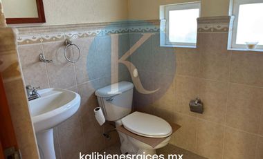 Acogedora Casa en Renta en Fraccionamiento Privado cerca Lago Gpe.