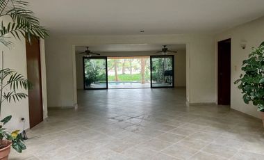 Casa en venta con vista al campo de golf