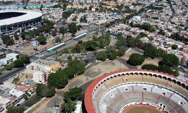 Local en Renta frente al estadio Jalisco y plaza de toros