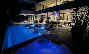 VENTA moderna y espectacular CASA con PISCINA en Las Palmas -POBLADO