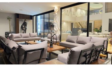 VENTA moderna y espectacular CASA con PISCINA en Las Palmas -POBLADO