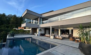 VENTA moderna y espectacular CASA con PISCINA en Las Palmas -POBLADO