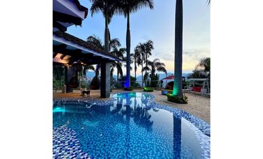 VENTA de mansión en Las Palmas con piscina, Poblado. Pedido $14.000