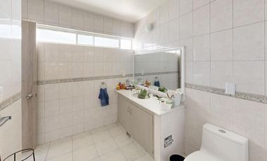 Templada, Acogedora Del Valle Casa Condominio Venta