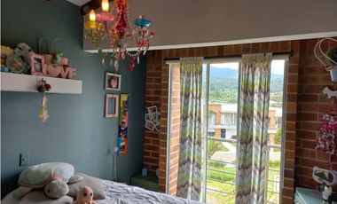 Venta casa de 230 m2 en conjunto cerrado en el Retiro.