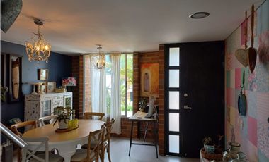 Venta casa de 230 m2 en conjunto cerrado en el Retiro.