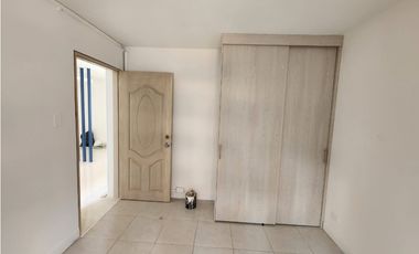 Arrienda casa primer piso  con parqueadero -Estadio