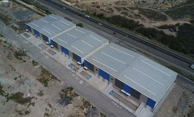 Renta de 2 bodegas industriales en Dominio Cumbres