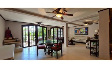 SE VENDE CASA EN EL CANGREJO - BARRIADA CERRADA CON GARITA