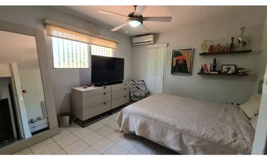SE VENDE CASA EN EL CANGREJO - BARRIADA CERRADA CON GARITA