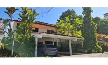 SE VENDE CASA EN EL CANGREJO - BARRIADA CERRADA CON GARITA