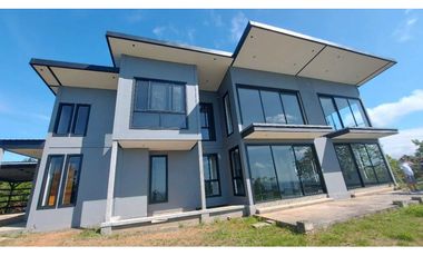 SE VENDE HERMOZA CASA DE 2 PLANTAS SANTA CRUZ PENONOMÉ