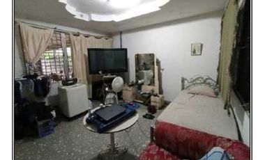 CASA EN PARQUE LEFEVRE CON EXTENSO METRAJE  4REC 3B 967M2