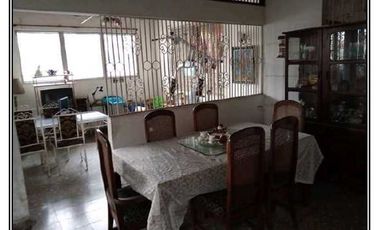 CASA EN PARQUE LEFEVRE CON EXTENSO METRAJE  4REC 3B 967M2