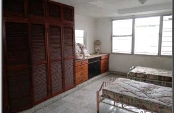 CASA EN PARQUE LEFEVRE CON EXTENSO METRAJE  4REC 3B 967M2