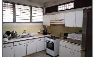 CASA EN PARQUE LEFEVRE CON EXTENSO METRAJE  4REC 3B 967M2