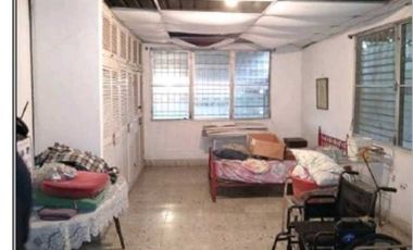 CASA EN PARQUE LEFEVRE CON EXTENSO METRAJE  4REC 3B 967M2