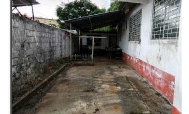 CASA EN PARQUE LEFEVRE CON EXTENSO METRAJE  4REC 3B 967M2