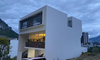Casa en venta en Valle Poniente, Fracc. Los Cenizos