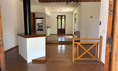 Casa en alquiler en Villa Udaondo