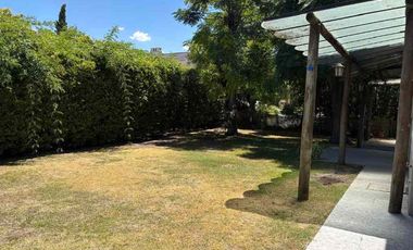 Casa en alquiler en Villa Udaondo