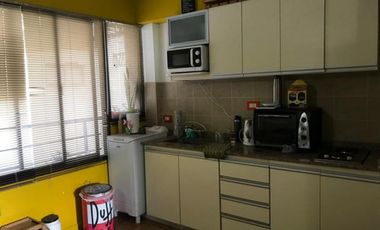 DEPARTAMENTO MONOAMBIENTE AMPLIO EN EDIFICI DE 3 PLANTAS
