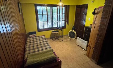 Venta-Casa Chalet de 6 Ambientes - Berazategui Centro