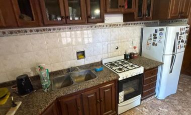 Venta-Casa Chalet de 6 Ambientes - Berazategui Centro