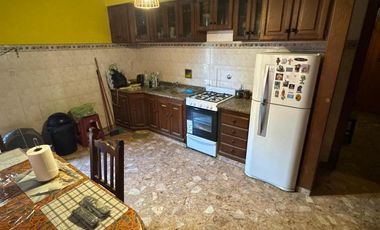 Venta-Casa Chalet de 6 Ambientes - Berazategui Centro