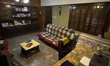 Venta-Casa Chalet de 6 Ambientes - Berazategui Centro