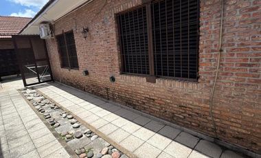 Venta-Casa Chalet de 6 Ambientes - Berazategui Centro